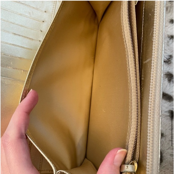 CHANEL ICON PATENT LEATHER ZIP AROUND ORGANIZER WALLET/ CLUTCH BAG - Picture 14 of 16